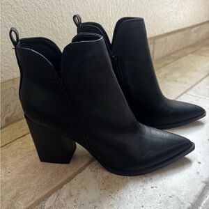 Nine West Birds Block Ankle Boots